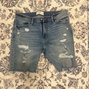 Abercrombie Men’s Medium Wash Ripped Denim Shorts Sz 33